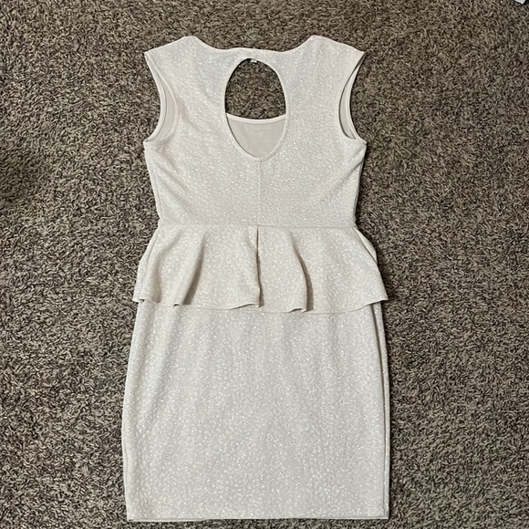 Champagne peplum dress - Picture 6 of 8